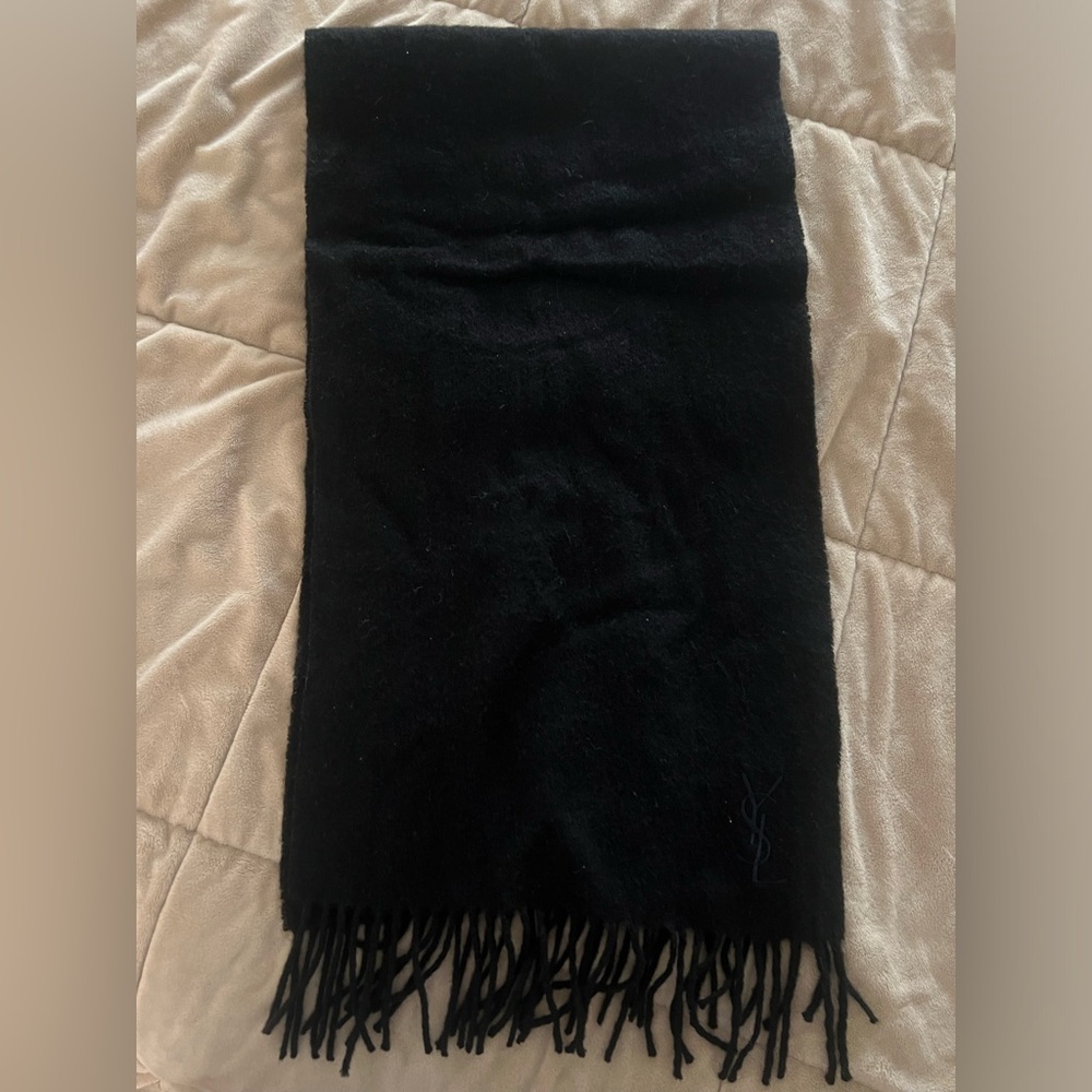 Ysl scarf black color never been used